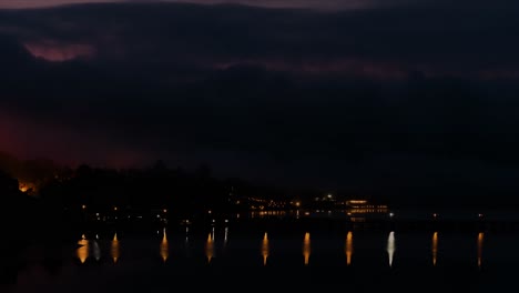 El-Puente-Mon-En-Sangkla-Está-Hecho-De-Madera-Utilizada-Por-La-Gente-Para-Cruzar-El-Río,-La-Cultura-Es-Rica-Ya-Que-El-Puente-Está-Rodeado-De-Historia