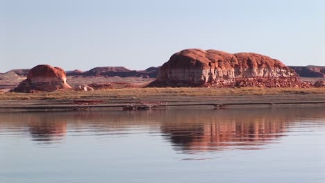 Cangrejo-Justo-En-La-Orilla-Del-Lago-Powell