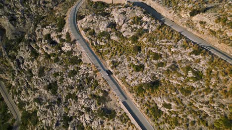 Modernes-Autofahren-In-Sa-Calobra,-Palma-De-Mallorca