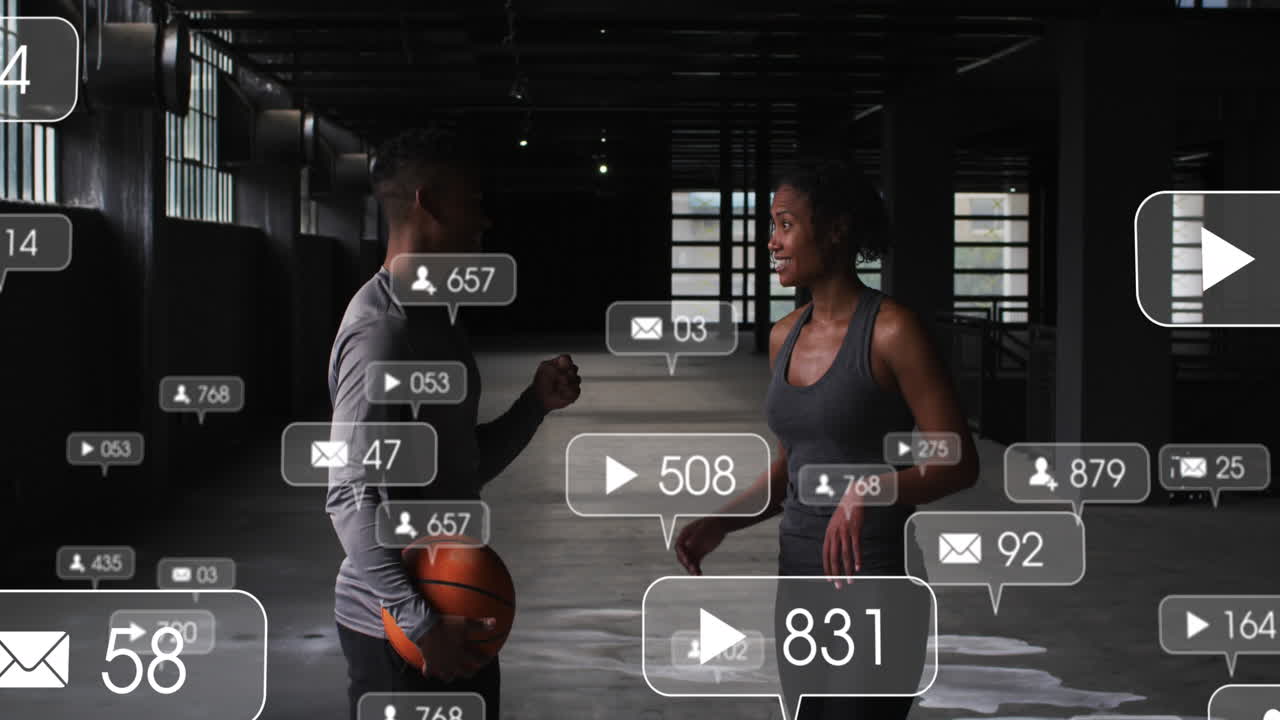 아프리카계 미국인 커플이 논의하고 주먹을 맞는 것에 대한 알림 바의 애니메이션