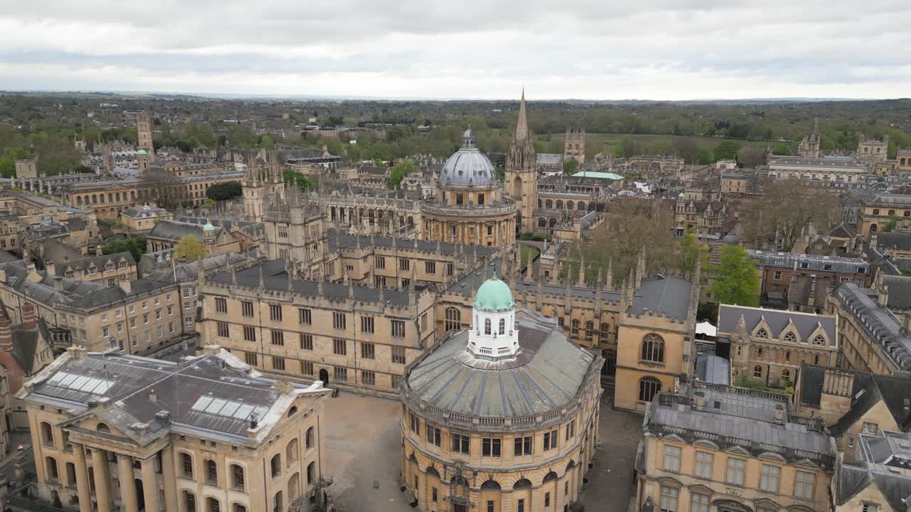 wide landscape aerial shot of Oxford city, Sheldonian Theatre, Clarendon Building, Radcliffe Camera