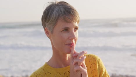 Woman-enjoying-free-time-by-the-sea