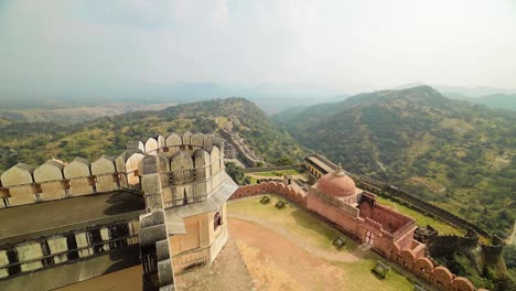 kumbhalgarh is a mewar fortress on the westerly range of aravalli hills, in the rajsamand district near udaipur of rajasthan state in western india.