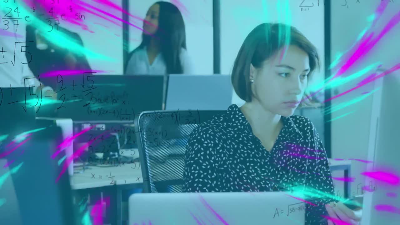 animación de fórmulas matemáticas sobre personas de negocios
