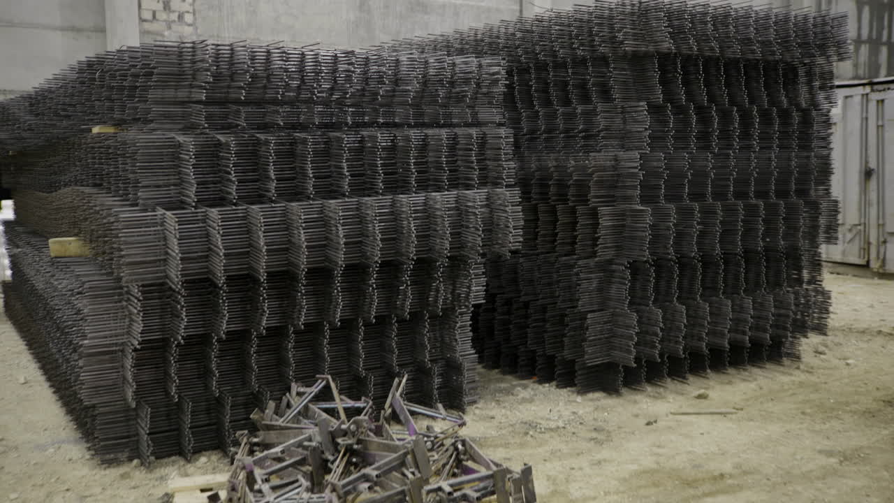 창고에서 강철 강화 보관