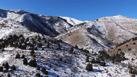 BEAUTIFUL-DRONE-SHOT-EXPLORING-THE-INCREDIBLE-MOUNTAINS-COVERED-IN-SNOW-IN-SARATOGA-SPRINGS-UTAH