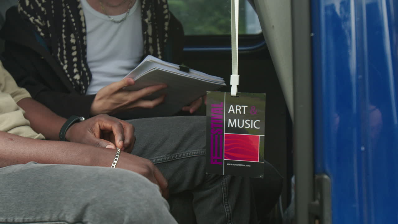 músicos en una furgoneta