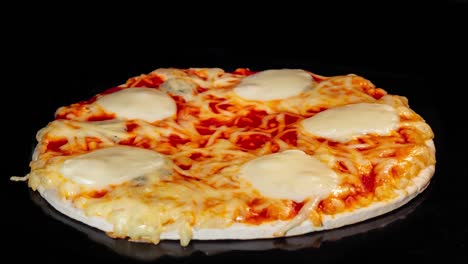 timelapse - pizza margarita casera horneada en el horno eléctrico en el hogar