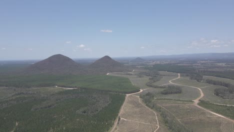 Glasshouse-Mountains-National-Park-Und-Mount-Beerburrum