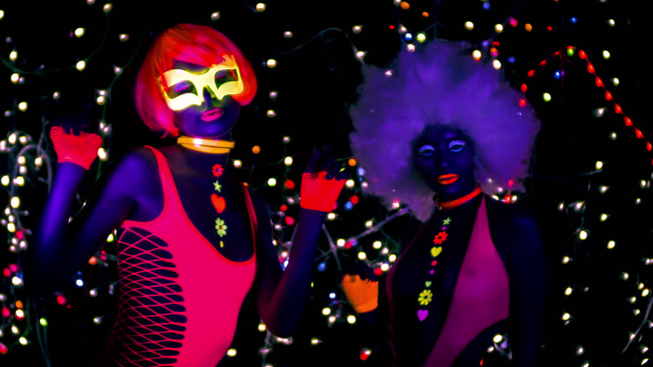 mujeres sexy brillan 4k 12