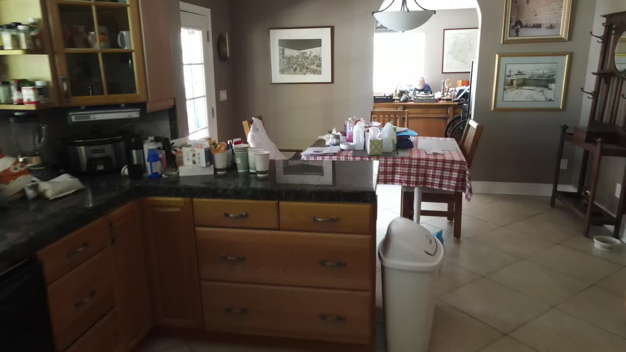 부엌 hd를 통해 비행 하는 무인 항공기