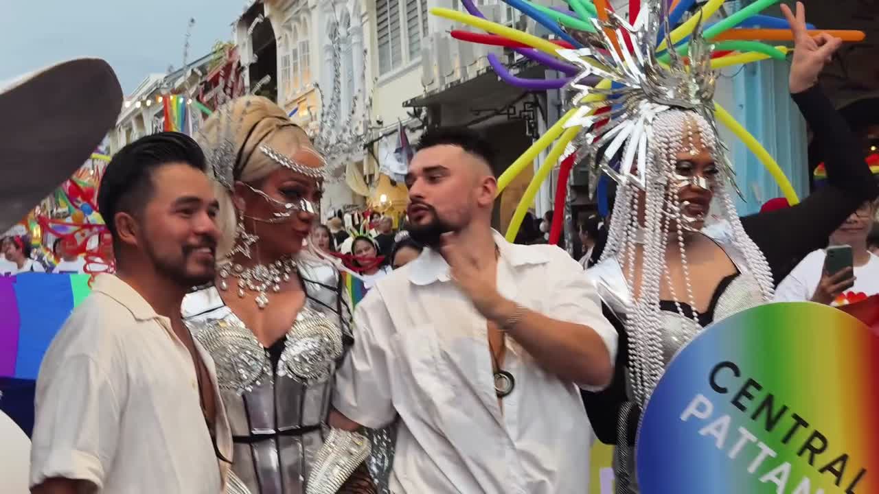 desfile del orgullo en pattaya, en el centro de pattana
