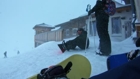 想起在暴風雪中冒險的滑雪板