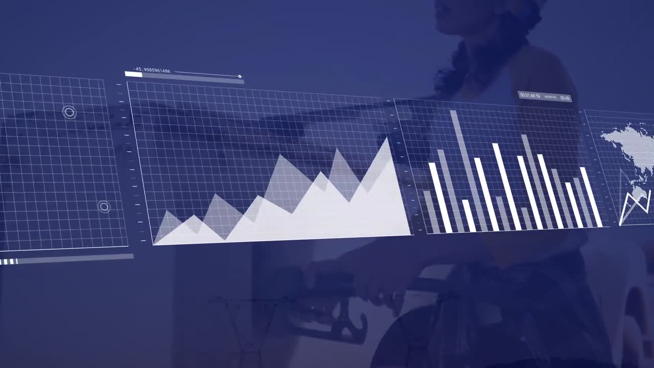 전기 자동차를 충전하는 백인 여성에 대한 데이터 처리의 애니메이션