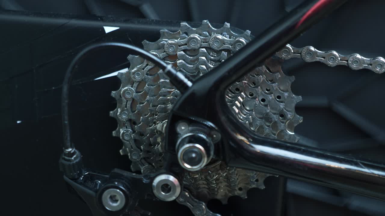 cierre de la cadena, el anillo de la cadena y el cassette trasero de la bicicleta de carretera. sistema de engranajes de la bicicleta. concepto de ciclismo