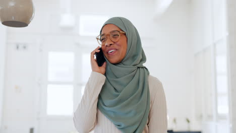 Muslim,-business-woman-and-phone-call