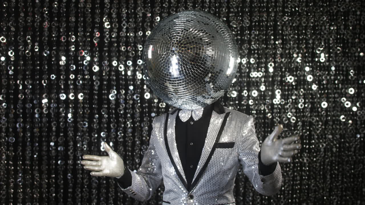 Mr Discoball 4K 01