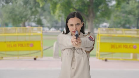 Indian-female-police-officer-aiming-handgun