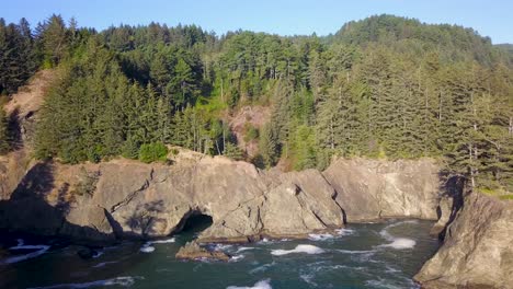 oregon coast highway 101 viewpoint of "natural bridge" rock formations