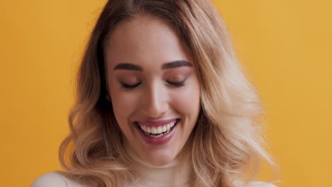 retrato de una mujer sonriente
