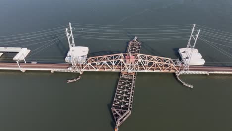 Sideways-panning-view-of-old-River-Draw-Bridge-over-the-Raritan-River-in-NJ