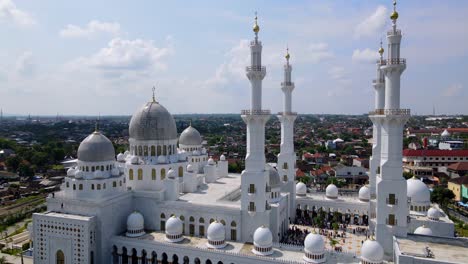 Tower-of-Sheikh-Zayed-Al-Nahyan-Grand-Mosque,-Solo,-Central-Java,-Indonesia