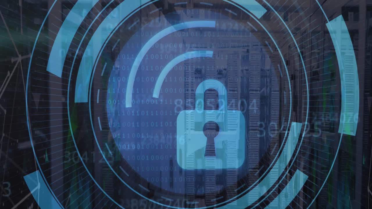 animación del icono del candado de seguridad sobre el escáner redondo y el cambio de números contra la sala del servidor