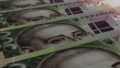 el fondo de los billetes de 500 hryvnia ucranianos. muchos billetes.