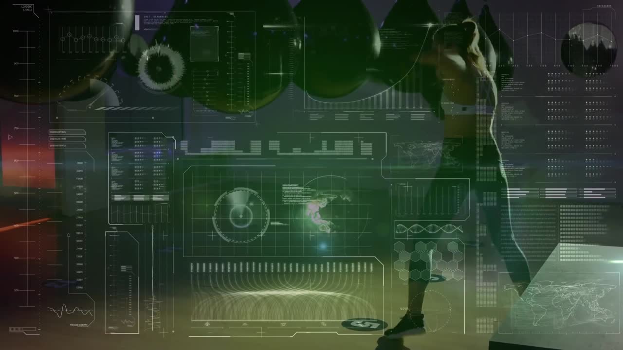 백인 여성 권투 선수가 권투 가방에서  ⁇ 스를 연습하는 것에 대한 데이터 처리