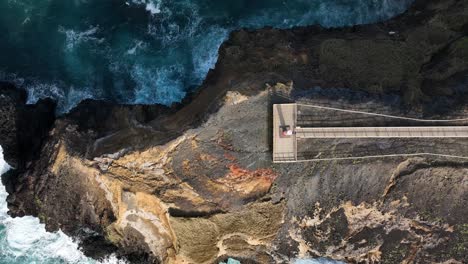 Cliffside-setting-of-Fenais-da-Ajuda-lighthouse,-Sã0-Miguel,-Azores