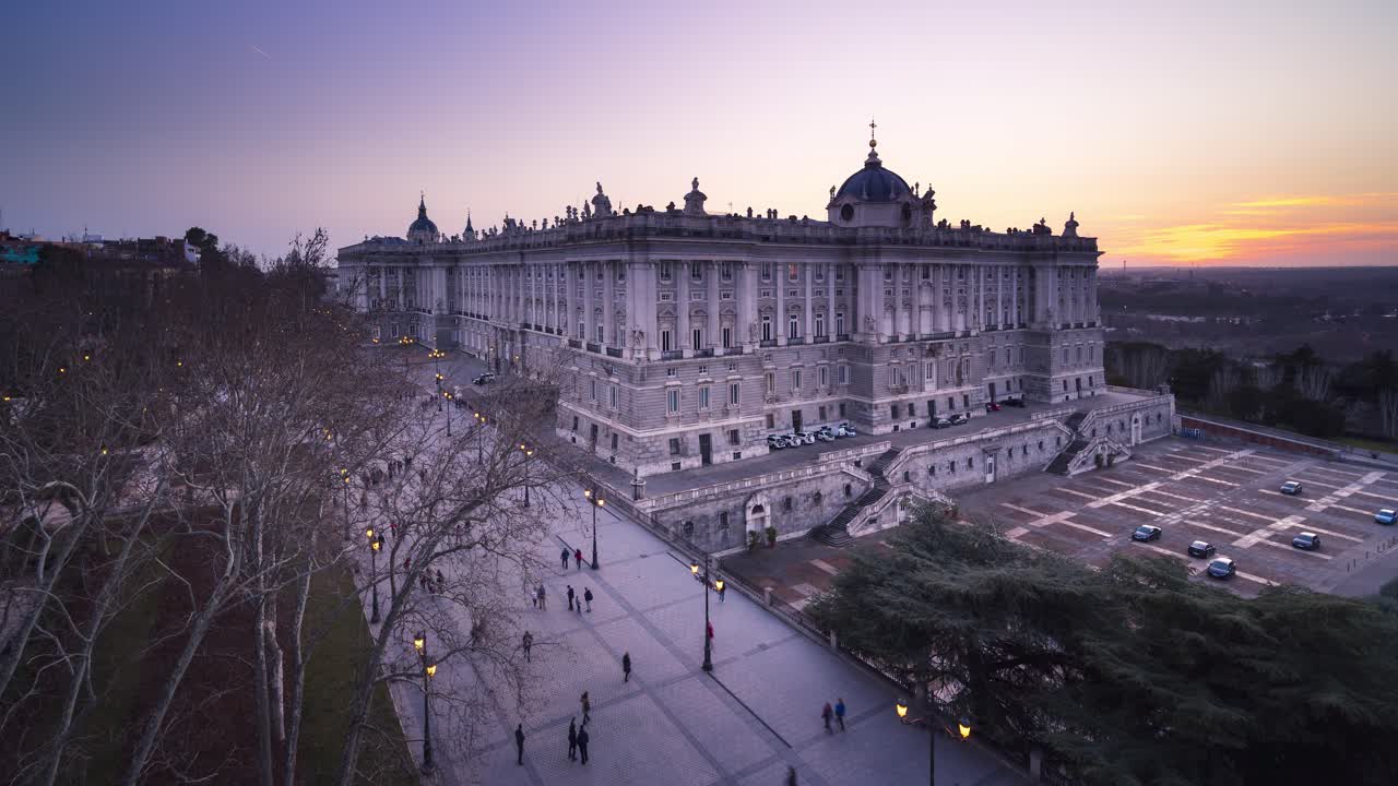 Palazzo Reale di Madrid durante il tramonto, timelapse.