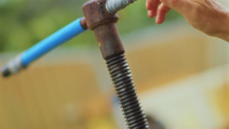 process of a hand crank press extracting apple natural juice