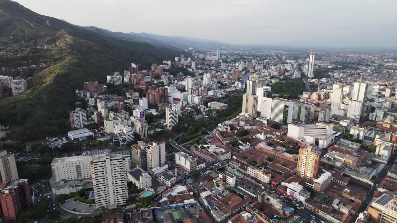 clips aéreos de drones de la ciudad de cali, colombia en américa del sur