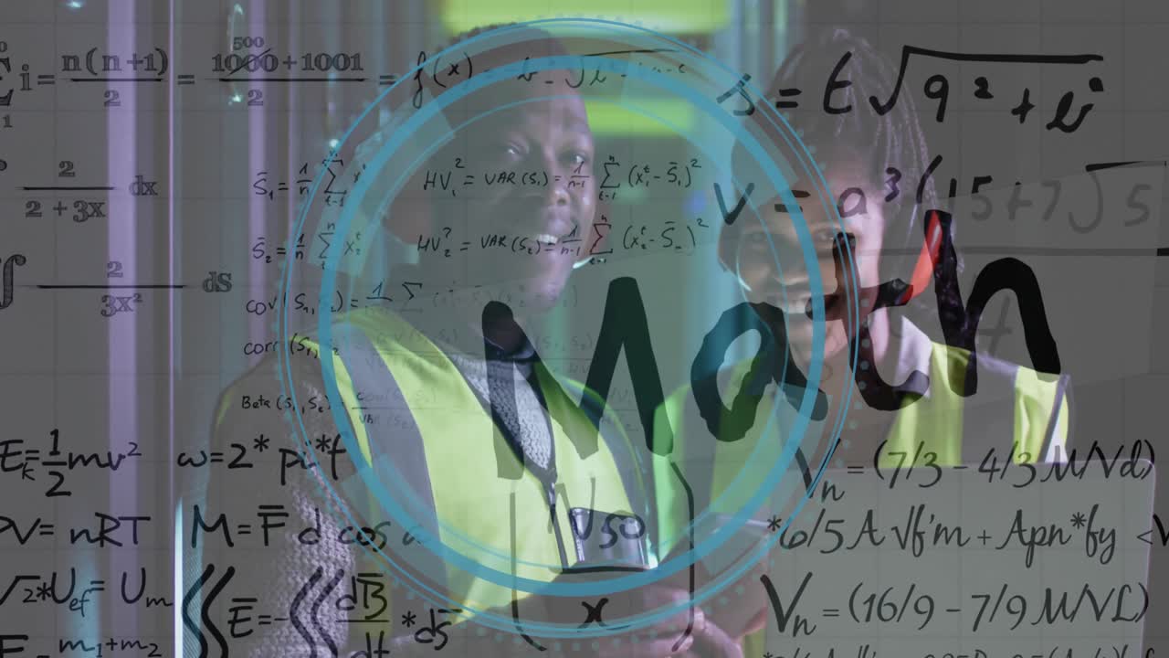 animación de procesamiento de datos sobre trabajadores afroamericanos felices en la sala del servidor