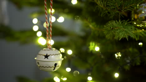 decoración en el árbol de navidad