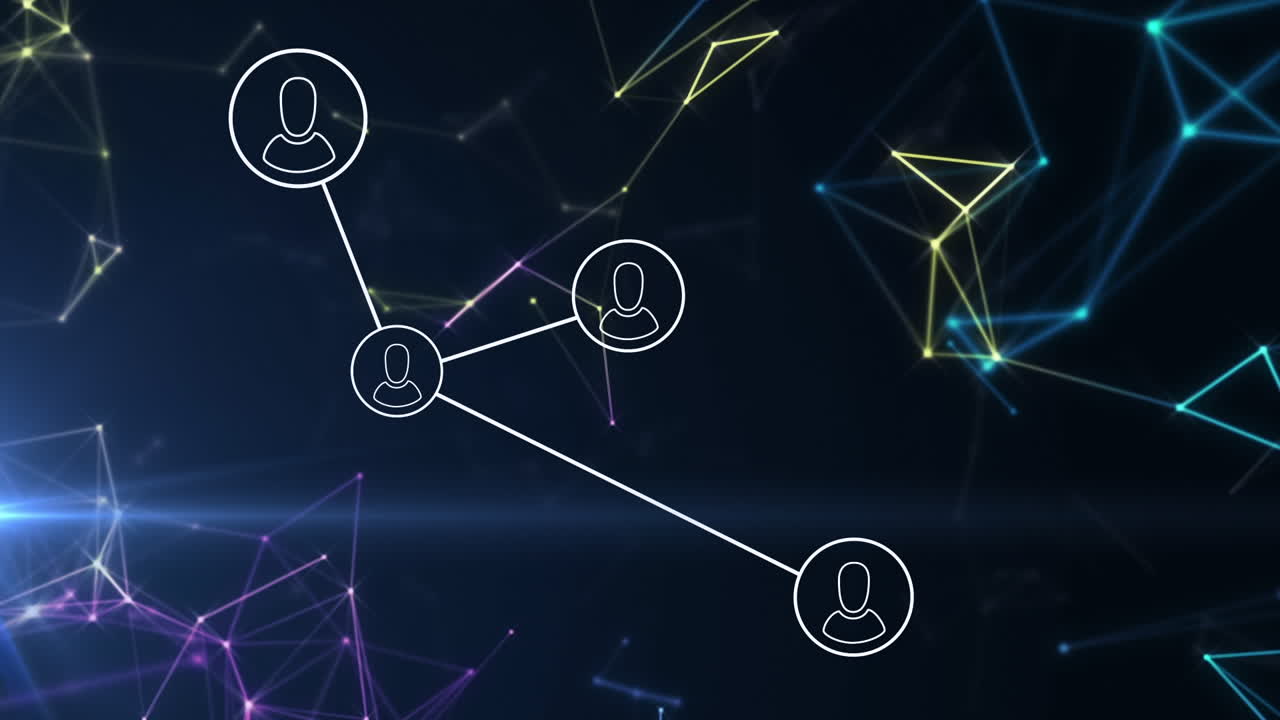 animación de la red de conexiones con las personas iconos sobre triángulos brillantes