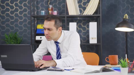 Happy-and-cheerful-talking-businessman-looking-at-camera.