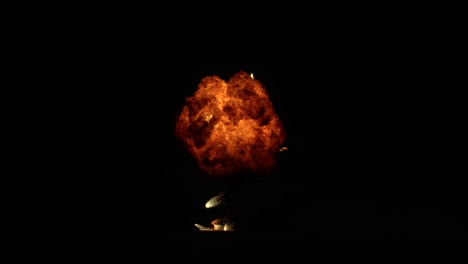 Große-Feuerexplosion,-Luftfunken-–-60-Fps-–-Vom-Unteren-Bildschirmrand,-Schwarzer-Hintergrund,-Transparente-Überlagerung-Mit-Alpha-Matte,-Video-Mit-Großem-Explosionseffekt
