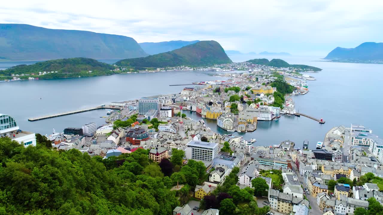 노르웨이 알레스운드 시의 항공 영상