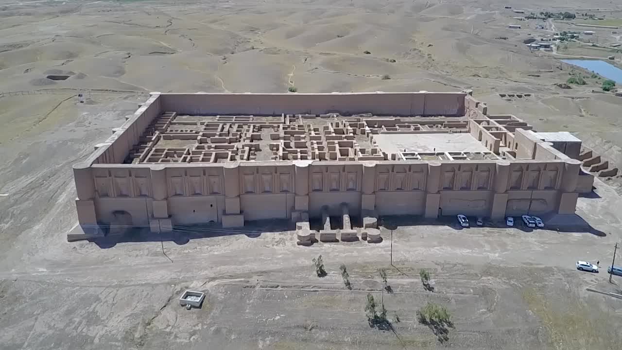 aerial footage of malwiya mosque in sammara
