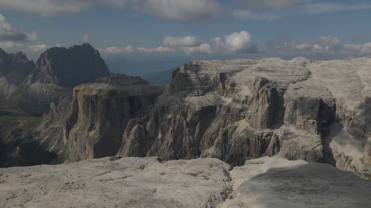 조감도: 발 가르데나, 이탈리아의 백운암
