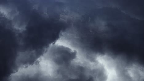 4k nubes grises oscuras y tormenta