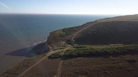 hidden-passage-on-cliffs-located-on-south-east-coast-of-UK-romantic-place-people-come-to-admire-the-view-park-up-their-cars-go-for-walks-to-clear-their-head-and-elevate-their-soul-endless-sea-horizon