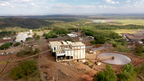 vista de drones de la planta de beneficio y extracción de niobio