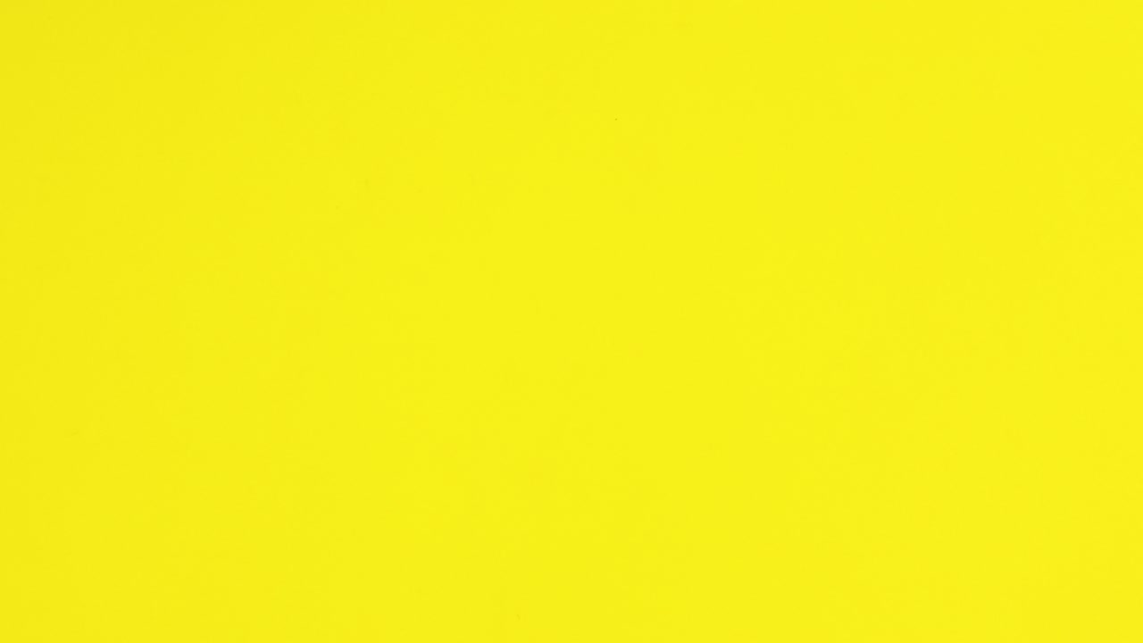 los huevos de pascua aparecen en el lado izquierdo y derecho del tema amarillo. detenga el movimiento