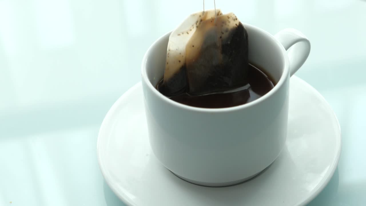 컵 에 담긴 차 가방