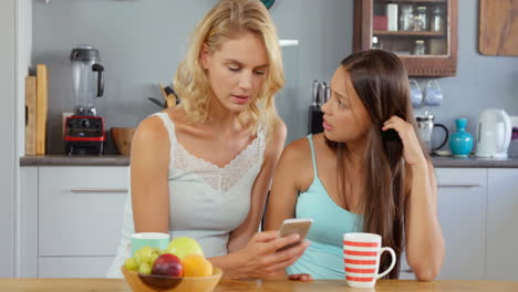 Friends-looking-at-smartphone