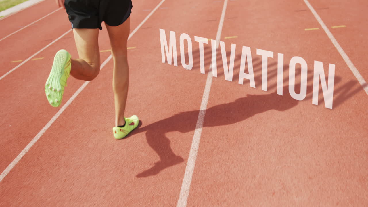hombre atlético corriendo con la palabra motivación en el suelo