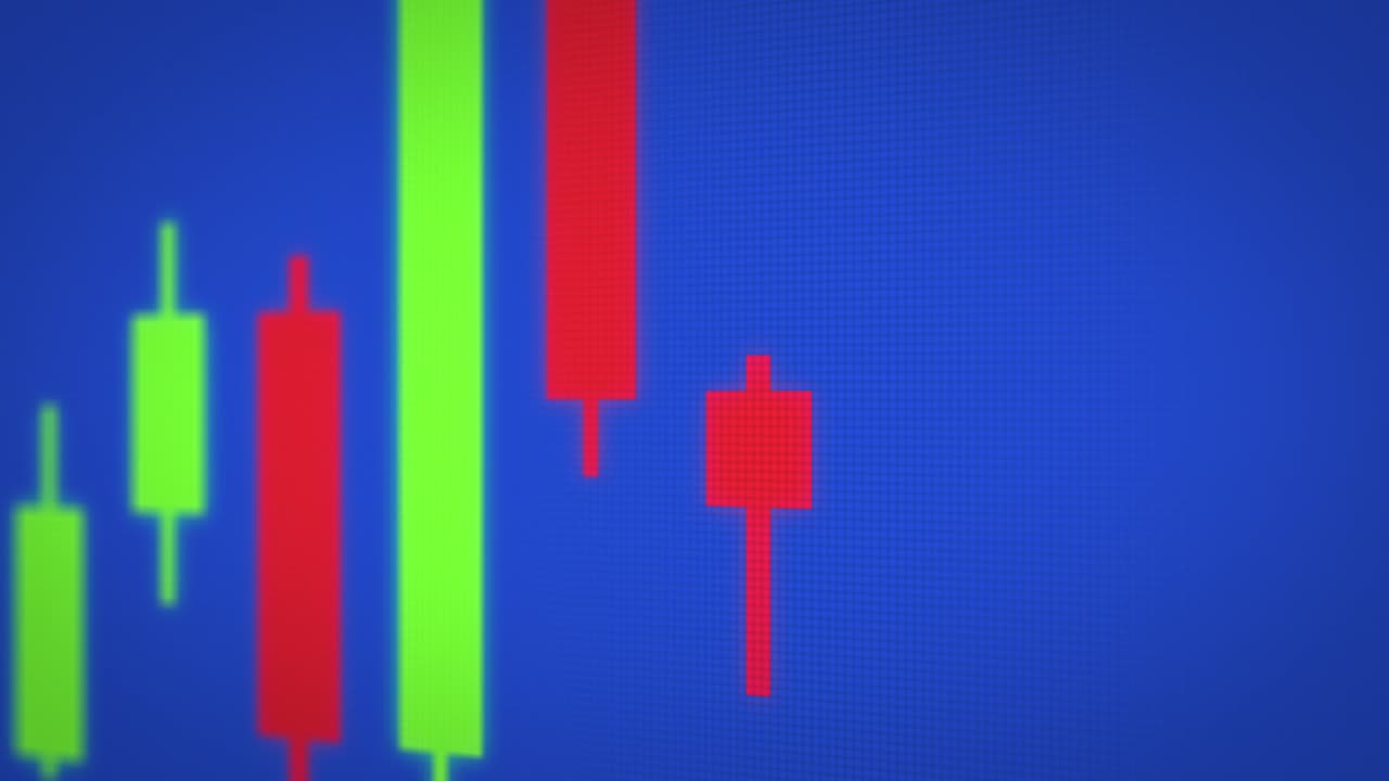 Tracking Trading Candlesticks on Blue Screen