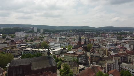 Paisaje-Urbano-Aéreo-Del-Centro-De-Kaiserslautern-Y-La-Ciudad-Vieja,-Alemania